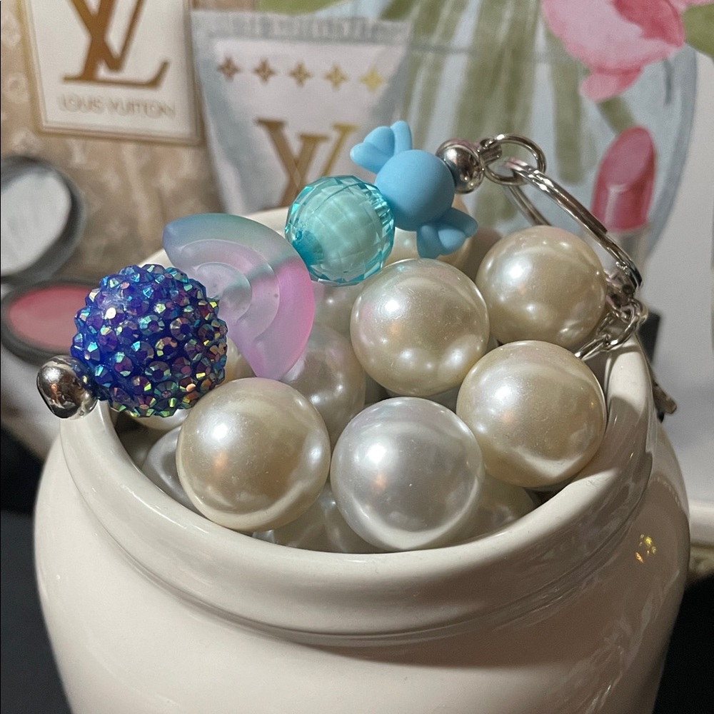 Blue Bow Keychain - Picture 2 of 4
